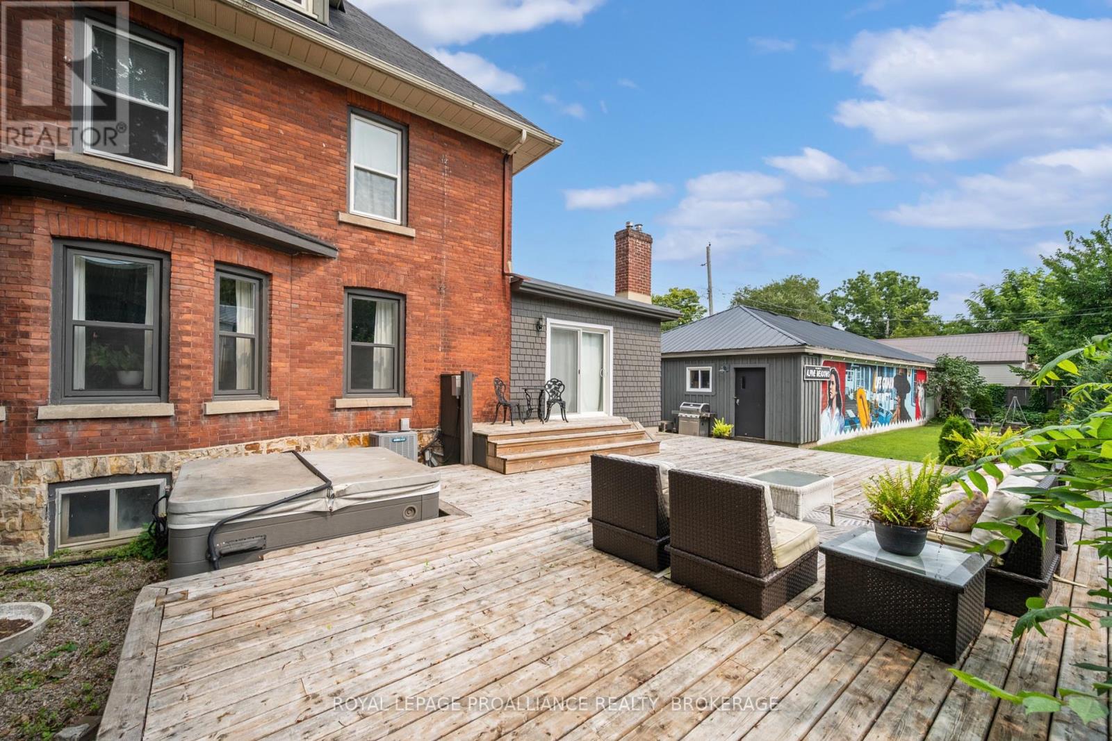 145 CHARLES STREET N - Image 45