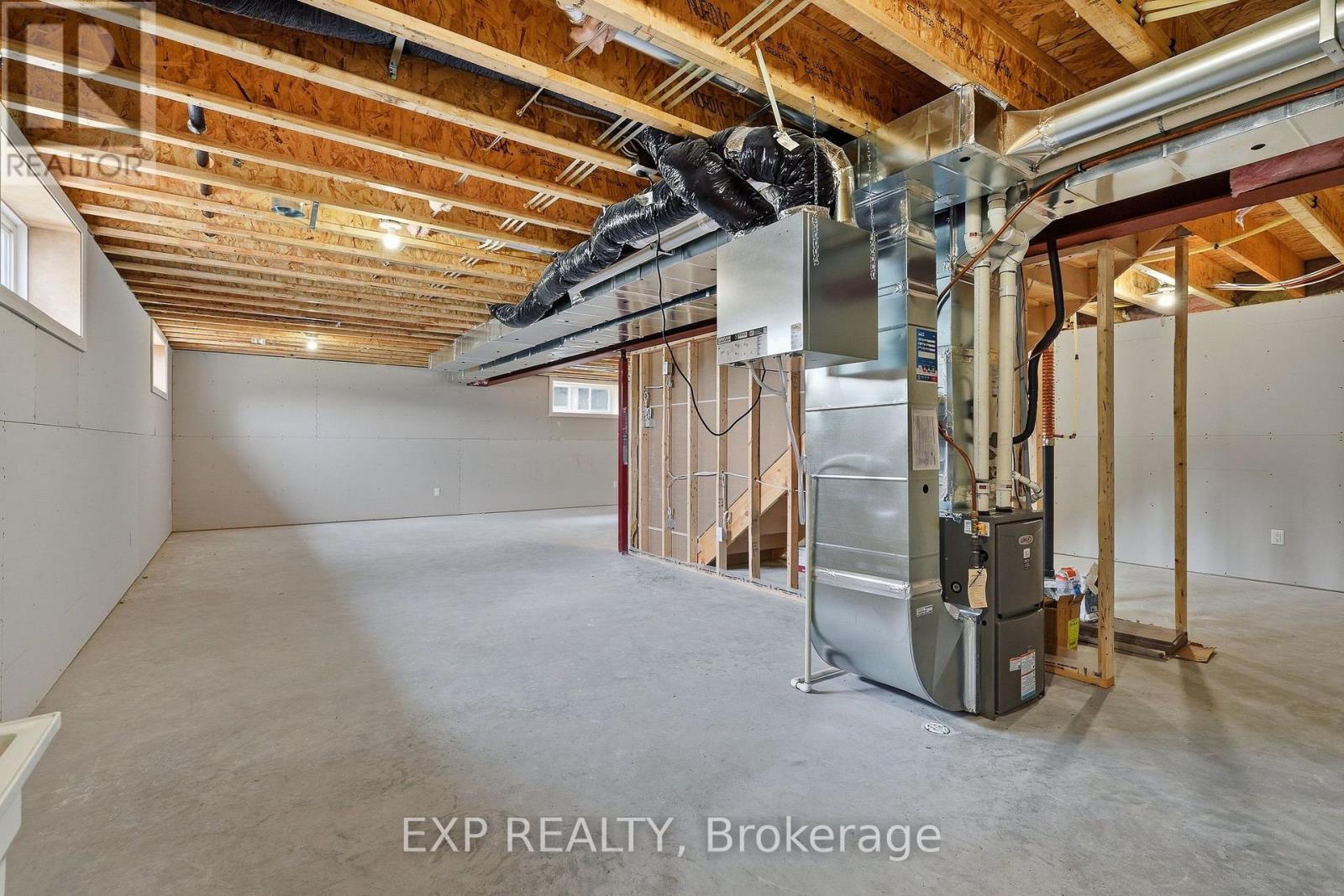 71 HUGHES CIRCLE - Image 24