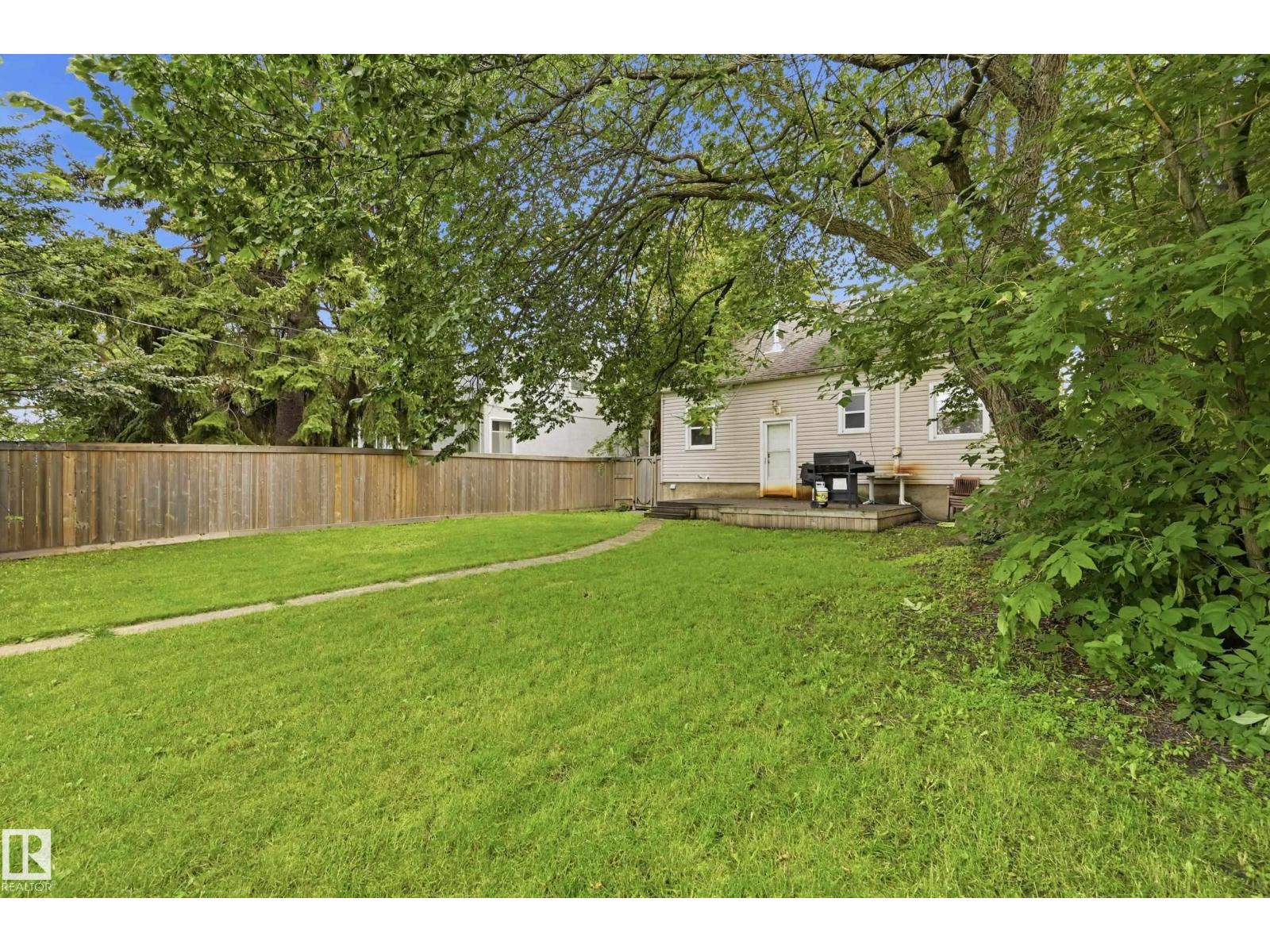 11612 110A Avenue NW - Photo 34