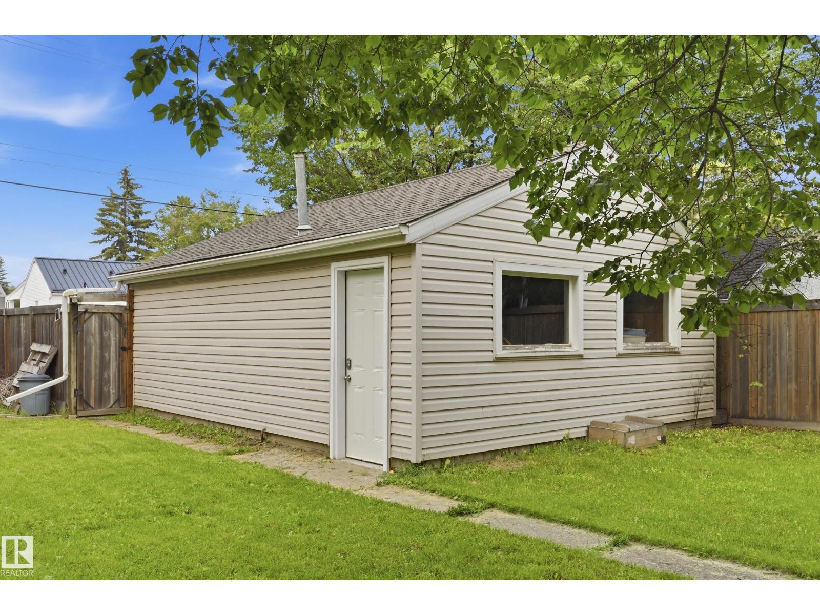 11612 110A AV NW - 37