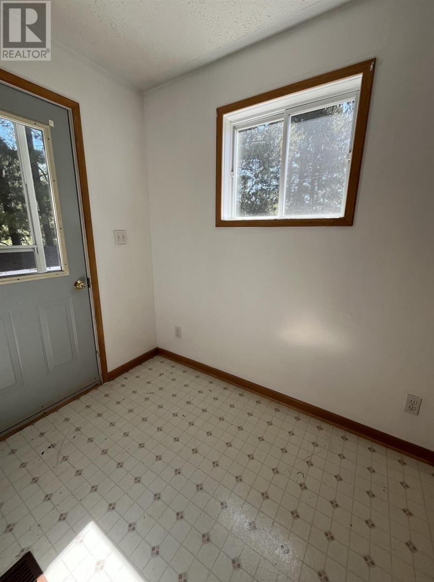 50 Russell AVE - 10