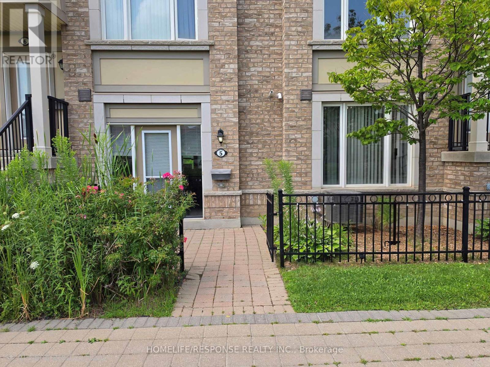 #5 3175 BOXFORD CRESCENT - 2