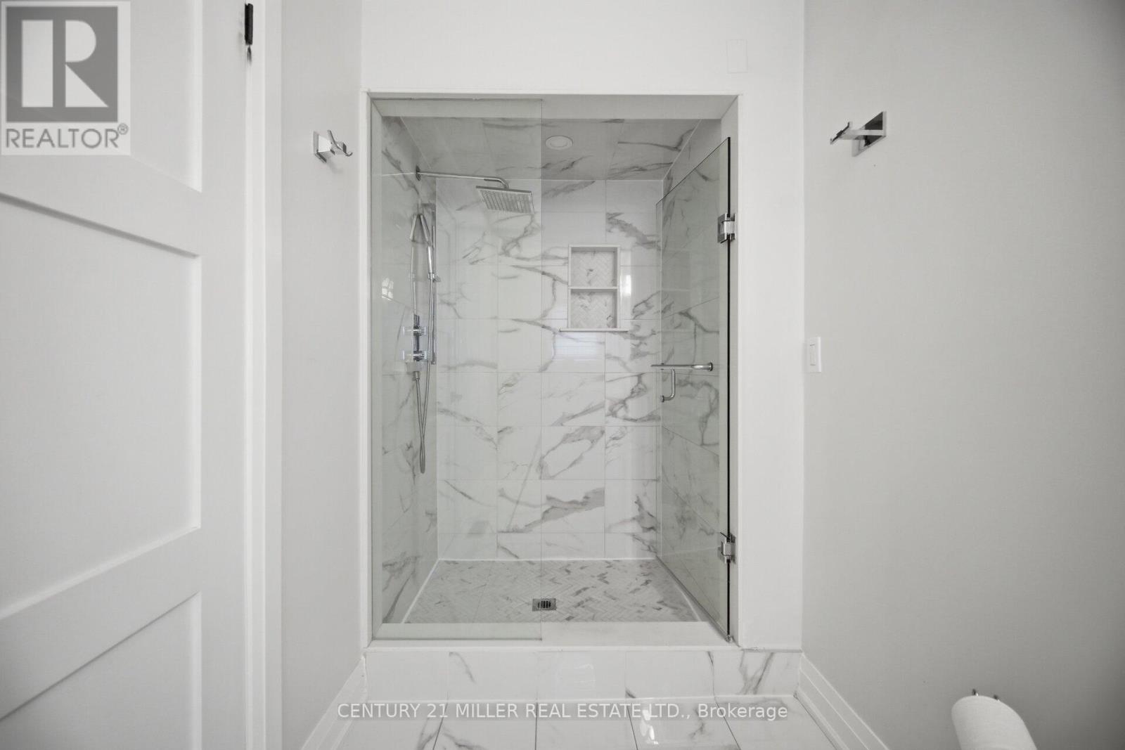689 MACBETH HEIGHTS - Image 31