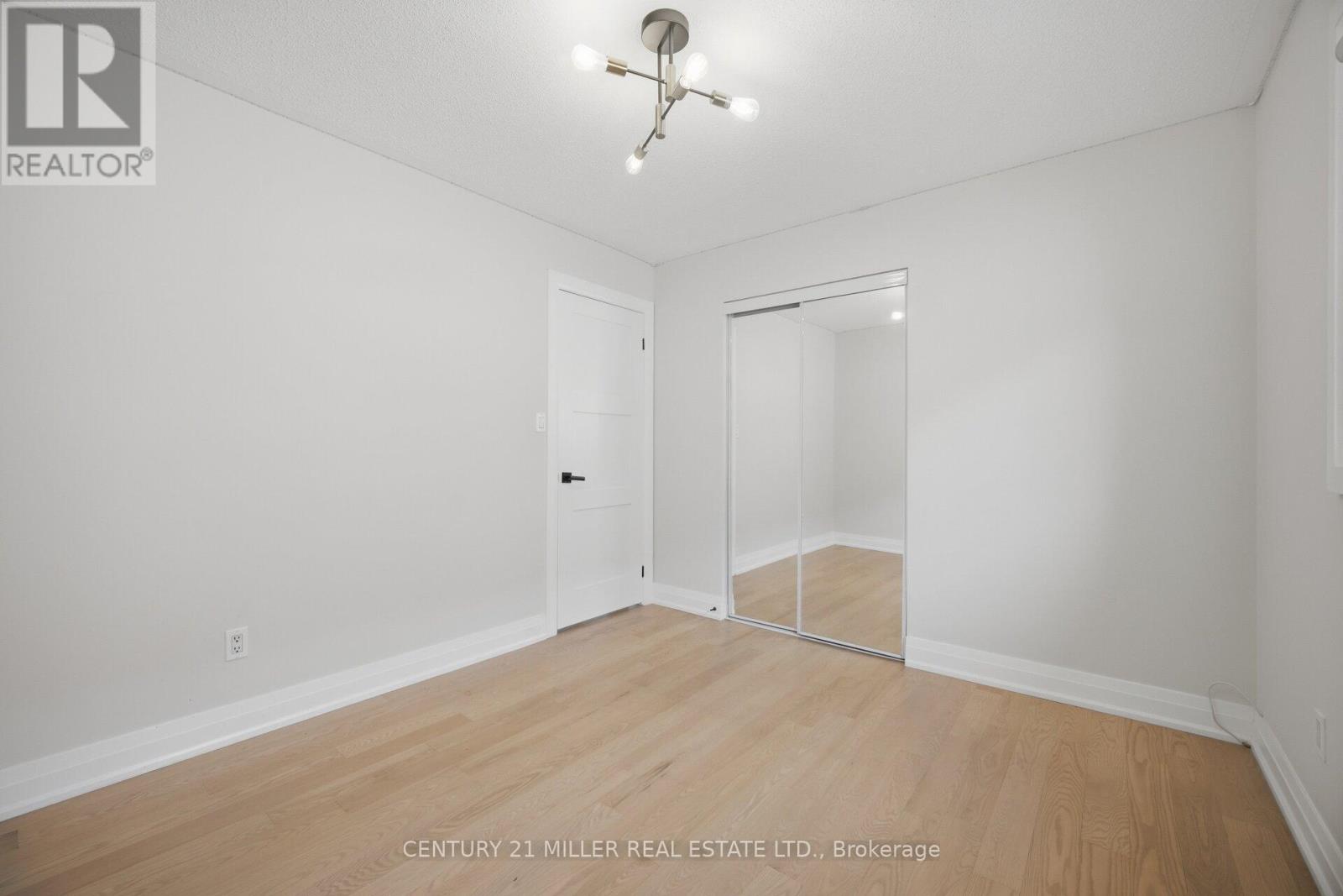 689 MACBETH HEIGHTS - Image 37