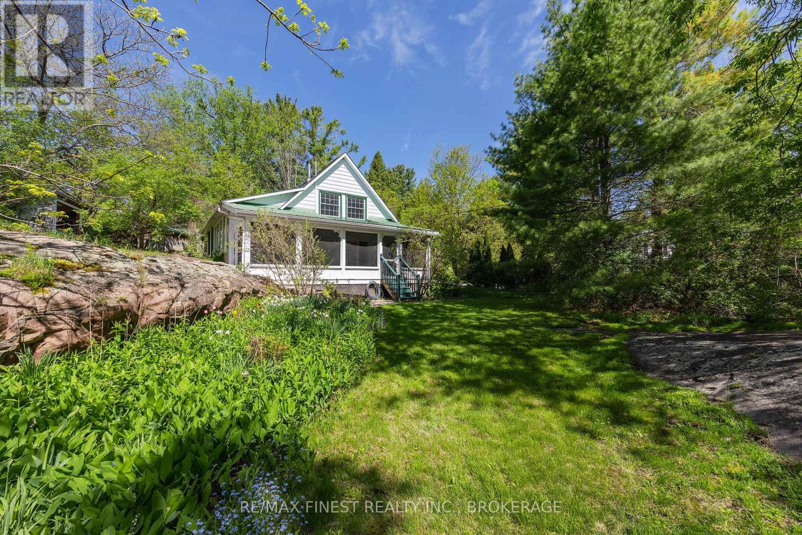 11 FRONT STREET - Image 9