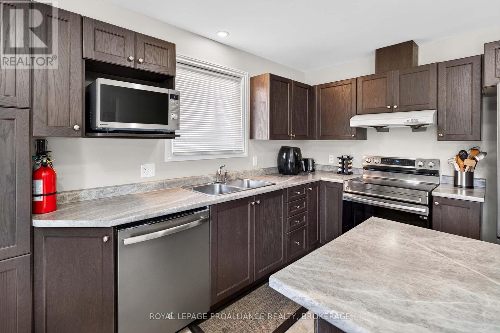 1447 HANOVER DRIVE - Image 11