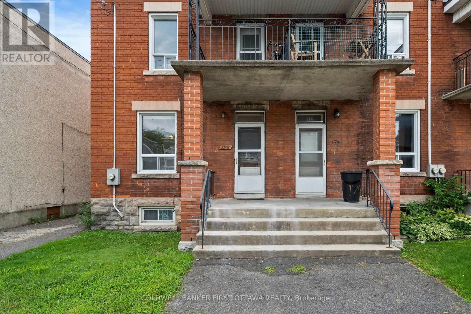 Private front & rear entrance with parking!