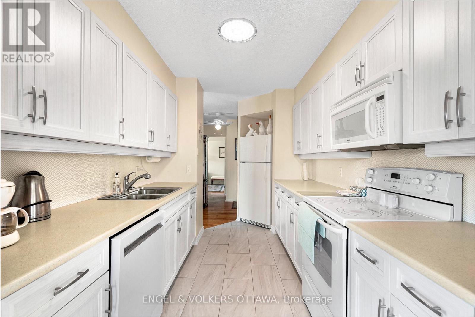 3 Bed, 3 Bath Apartment for Sale in Ottawa – 205 – 545 ST LAURENT BOULEVARD, Ottawa – MLS# X13665662 - Image 12