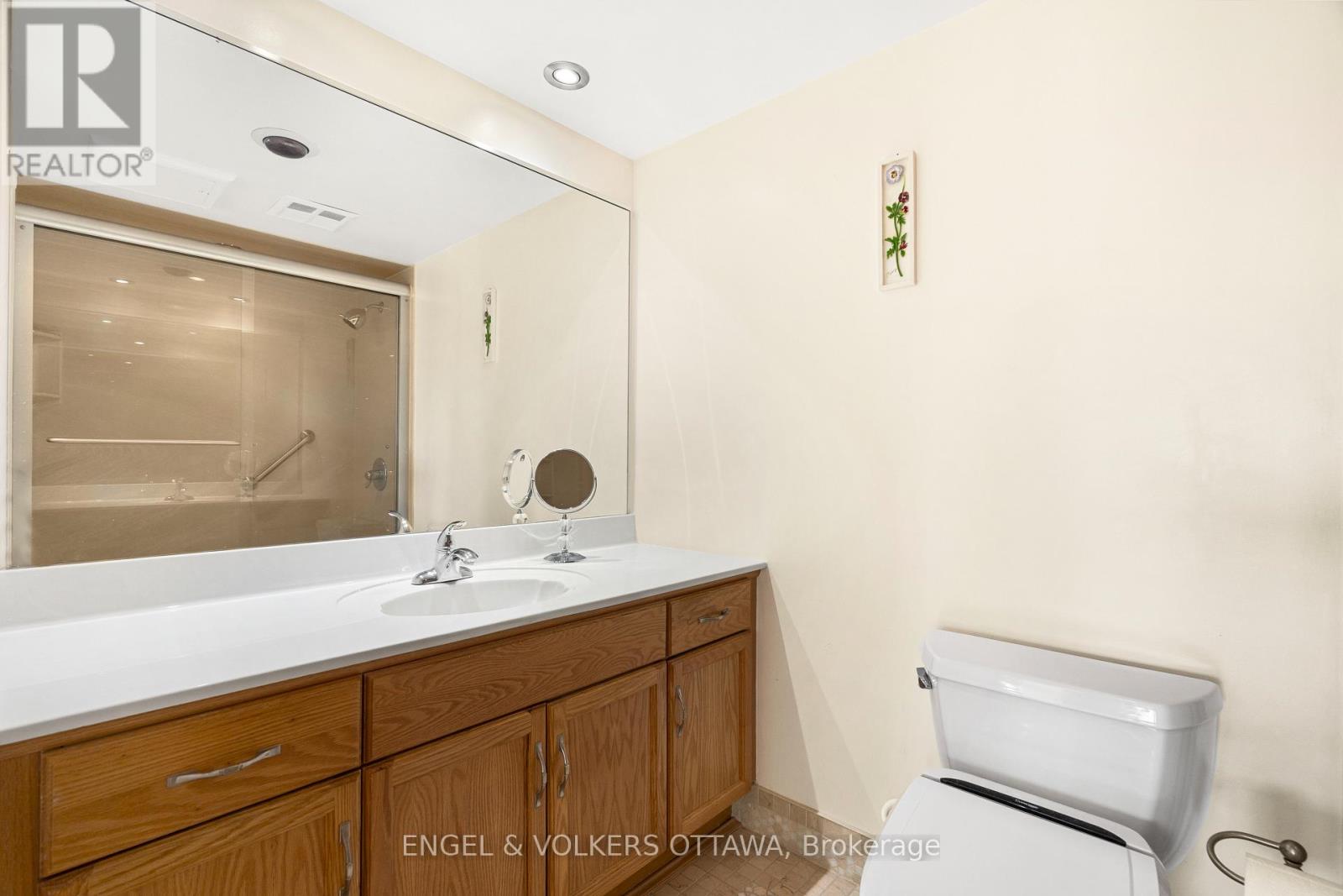 3 Bed, 3 Bath Apartment for Sale in Ottawa – 205 – 545 ST LAURENT BOULEVARD, Ottawa – MLS# X13665662 - Image 18