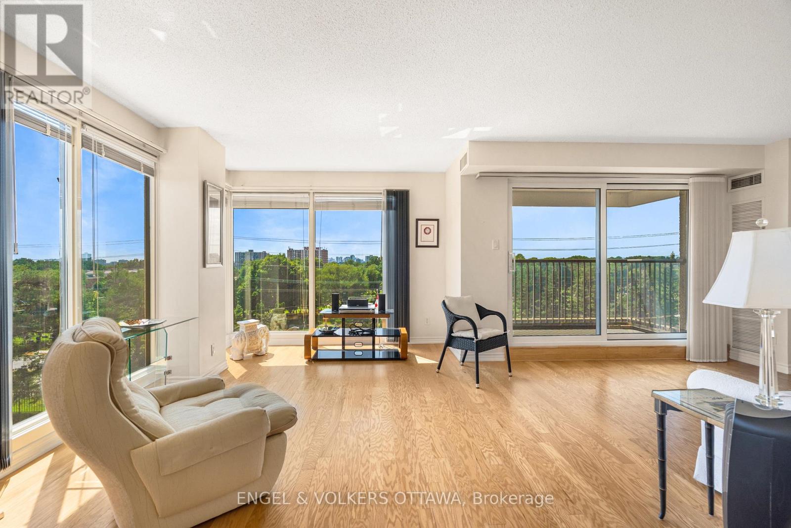 3 Bed, 3 Bath Apartment for Sale in Ottawa – 205 – 545 ST LAURENT BOULEVARD, Ottawa – MLS# X13665662 - Image 7