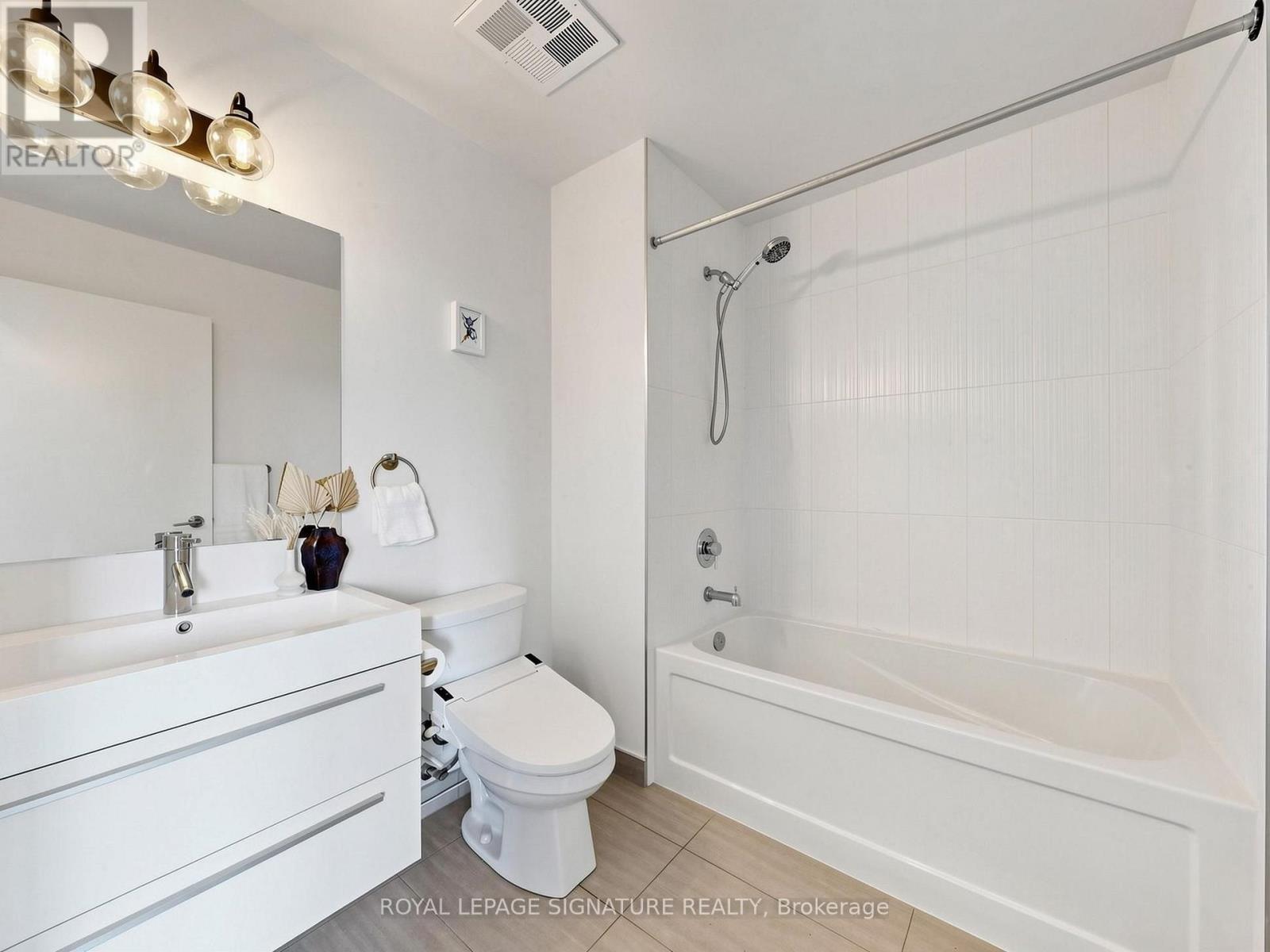#PH2 297 COLLEGE STREET - 11