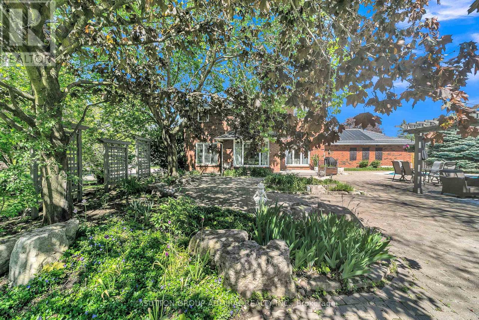 48 MAPLE WAY - 40