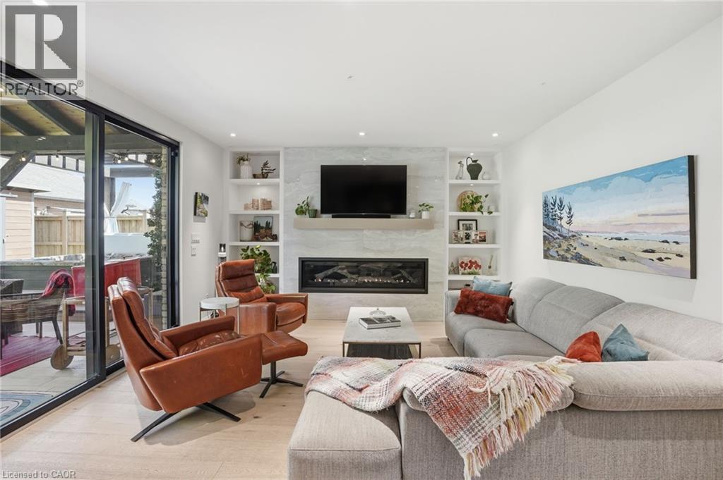 617 GRAYS Road - 24