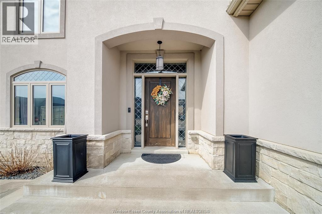 1096 CHARLOTTE CRESCENT - 2