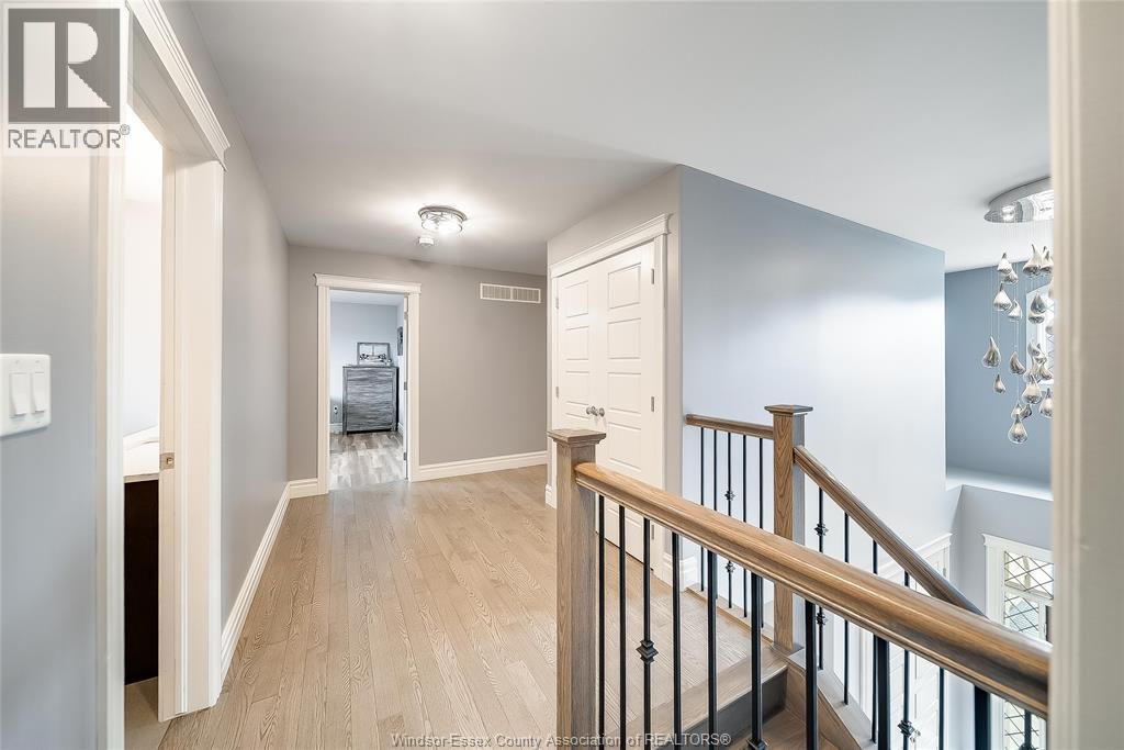 1096 CHARLOTTE CRESCENT - 20