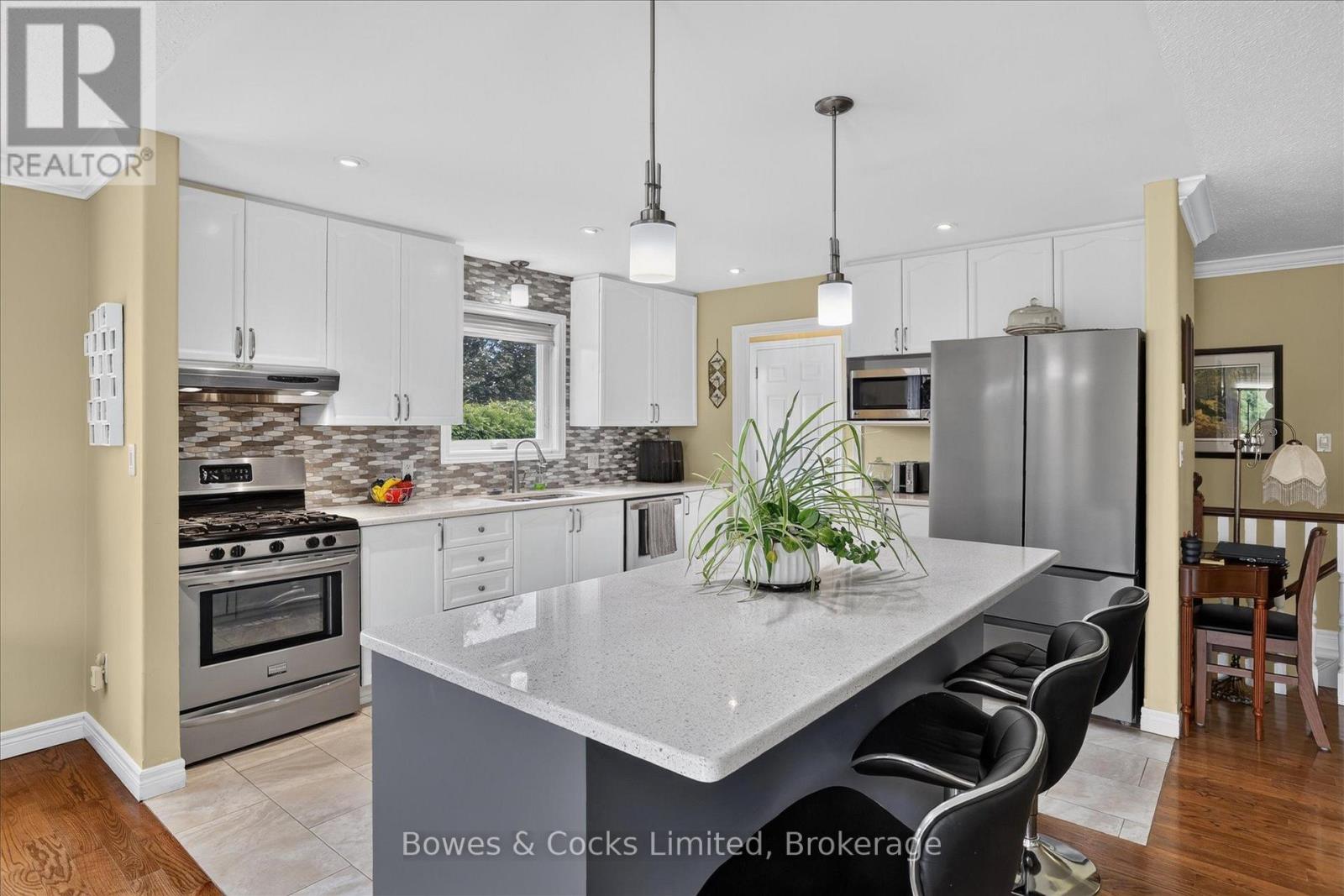 19 LORI BOULEVARD - Image 13