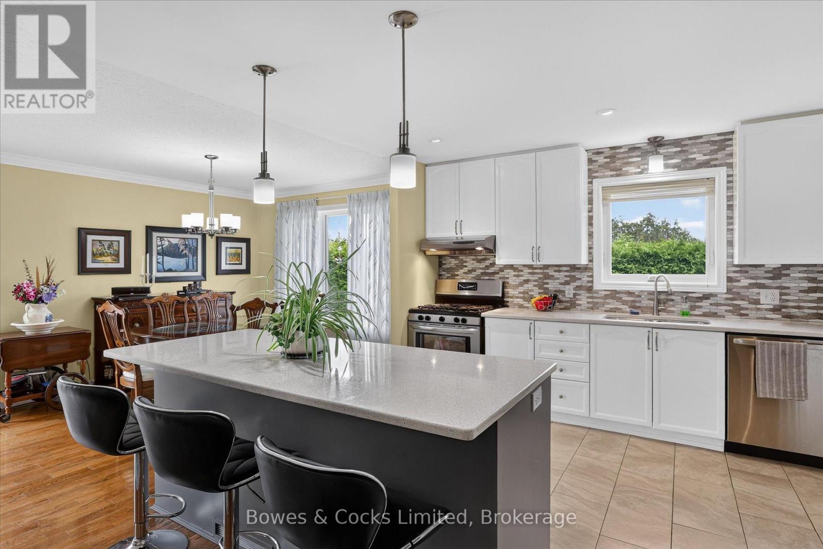 19 LORI BOULEVARD - Image 17