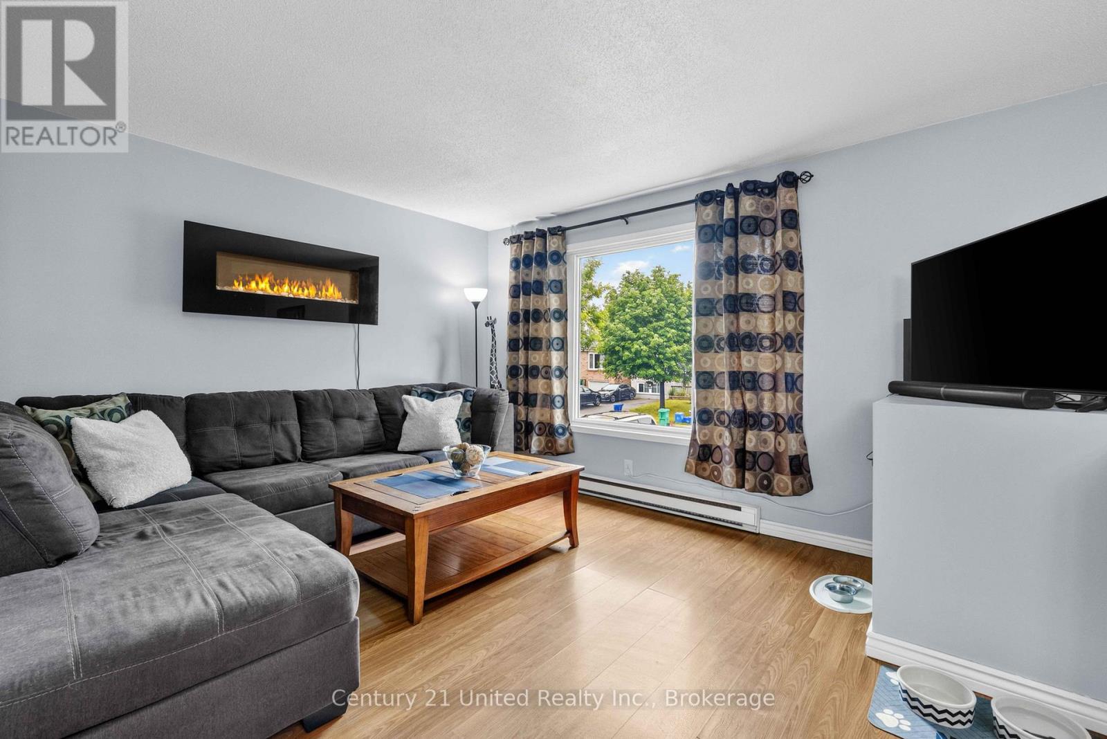 718 MOUNTAIN ASH ROAD - 11