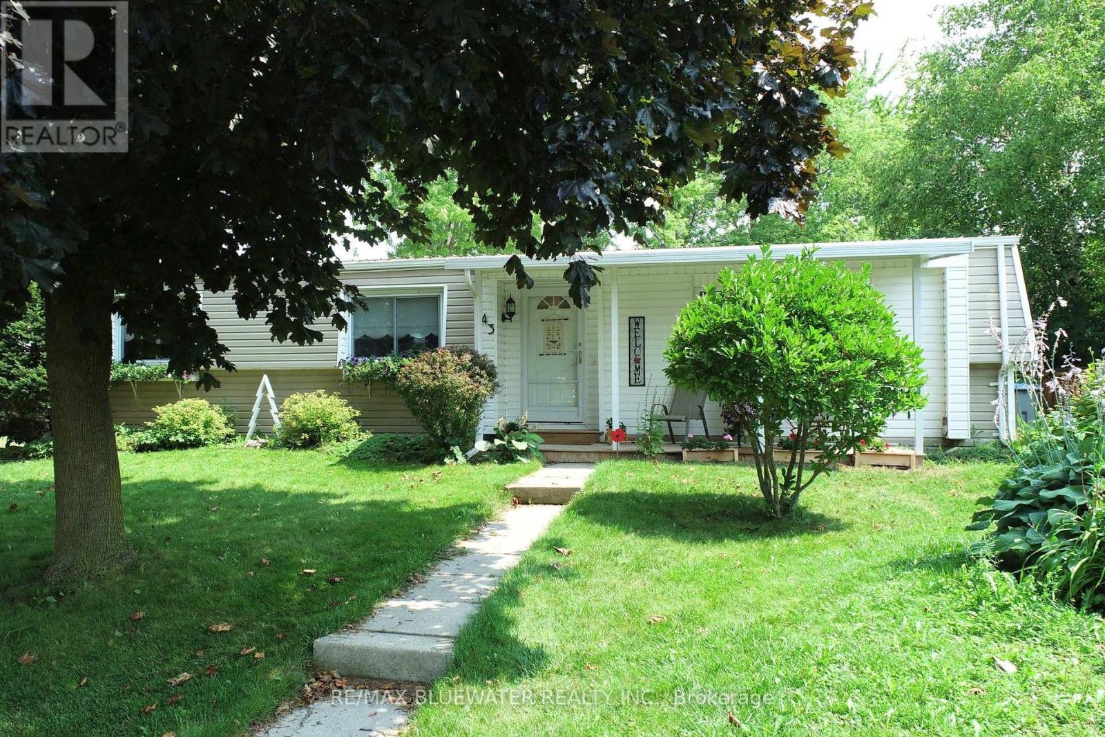 43 ST ANDREWS PLACE - 1