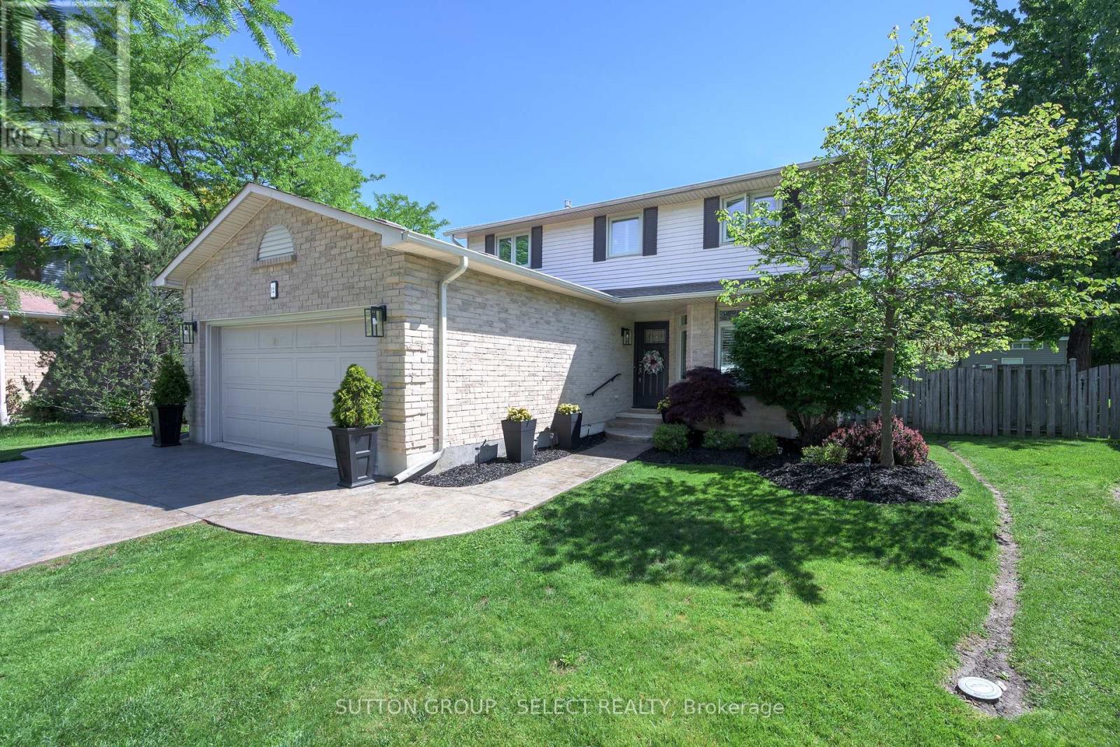 12 BANTING CRESCENT