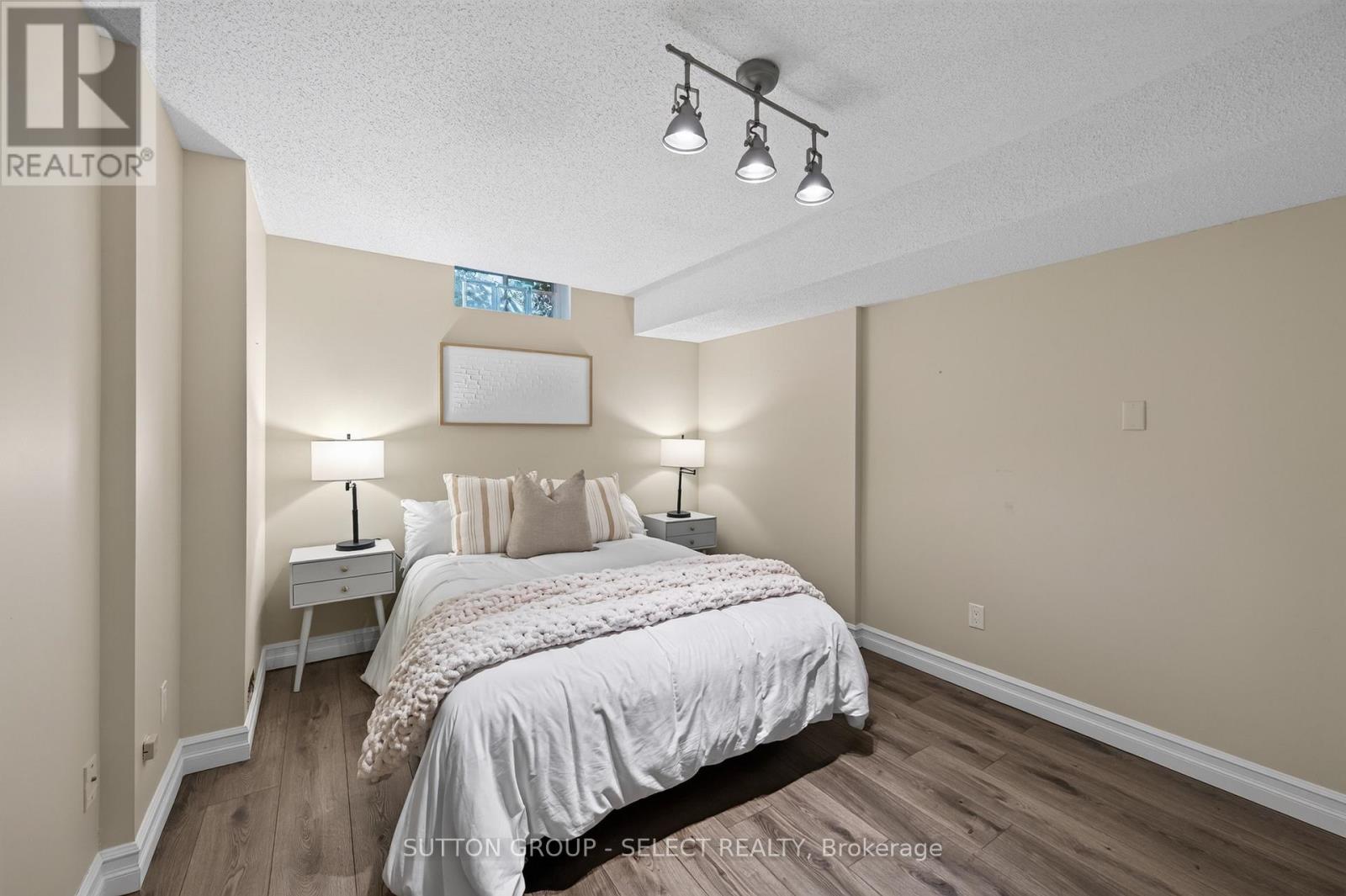 12 BANTING CRESCENT - Image 24
