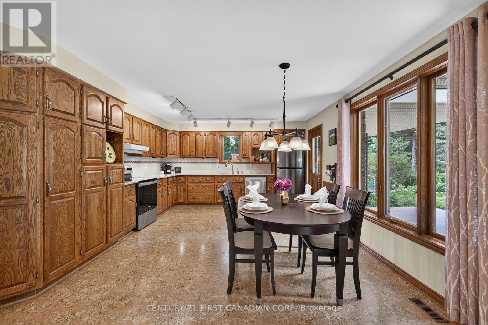 27 STIRRUP COURT - Image 22