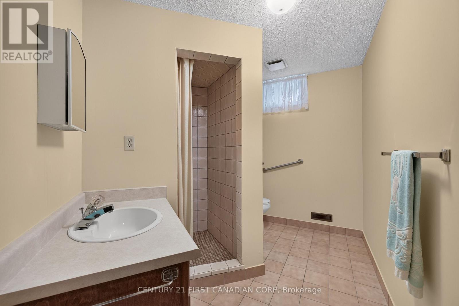27 STIRRUP COURT - Image 32