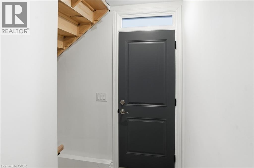 121 MOFFATT Street - 27