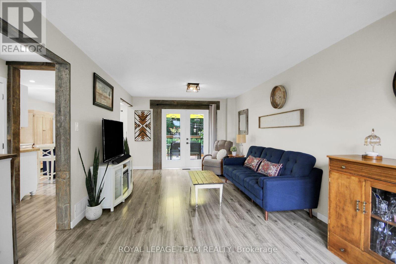 Diningroom space w/patio door access to backyard