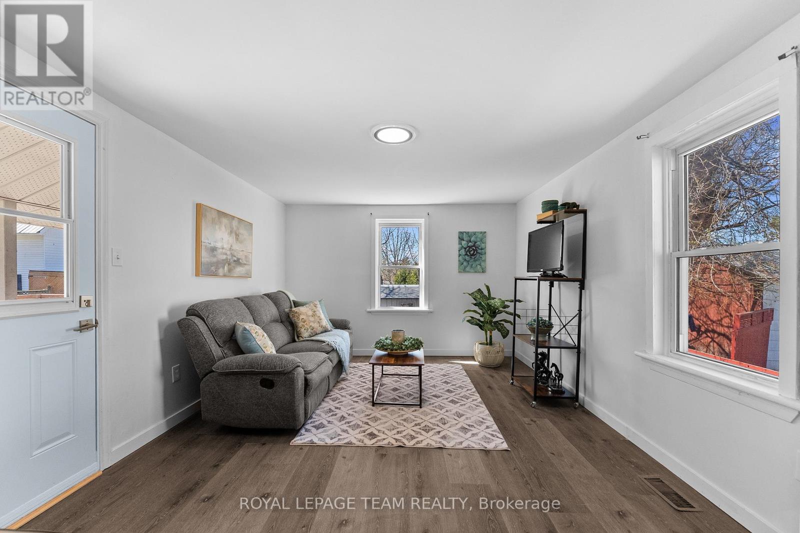 2 Bed, 1 Bath House for Sale in Pembroke – 544 MACKAY STREET, Pembroke – MLS# X13665986 - Image 16