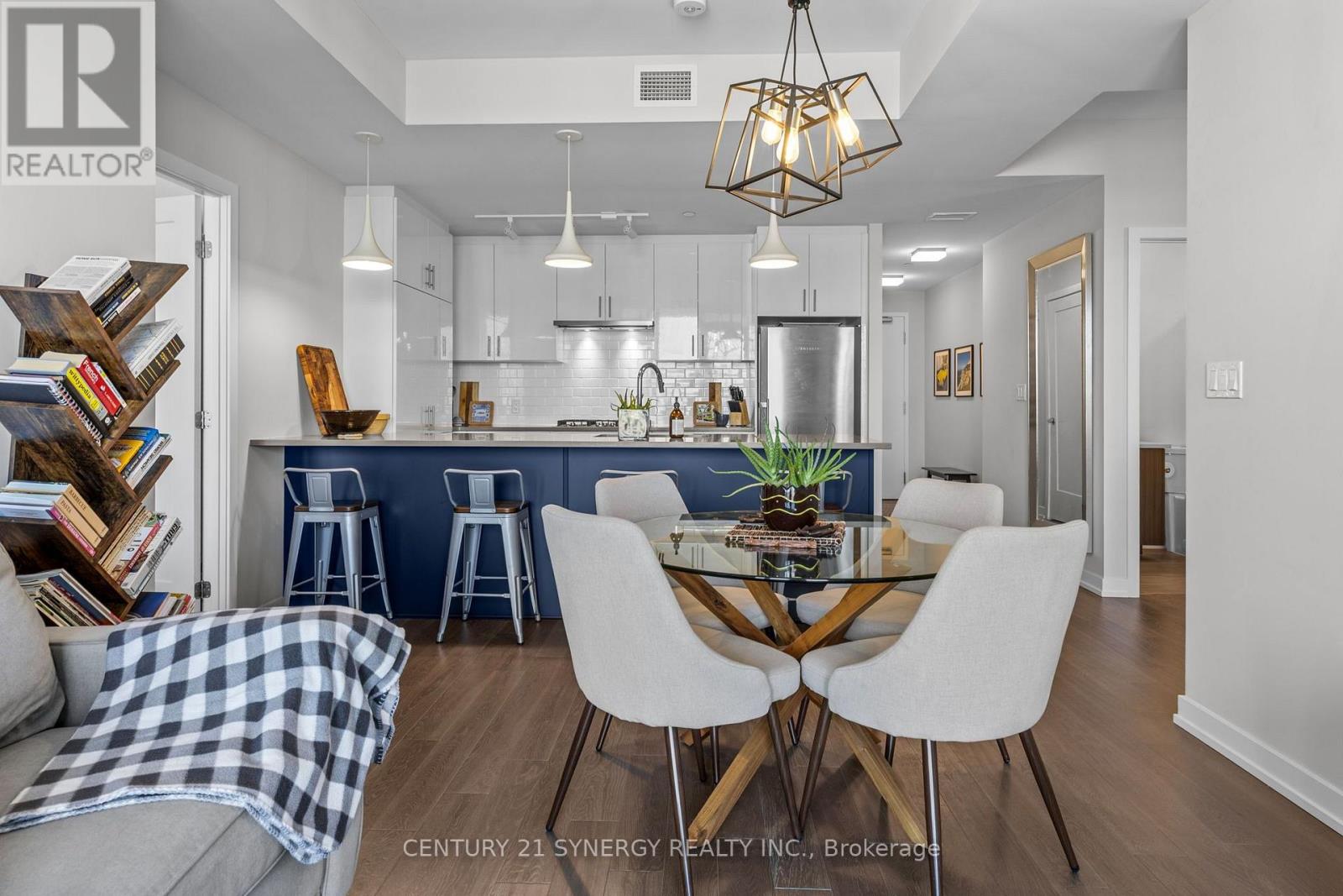 #512 570 DE MAZENOD AVENUE - 13