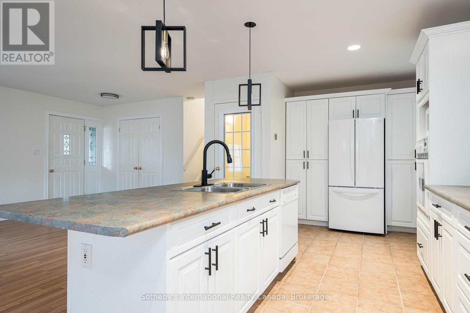 7 WHIPPS COURT - Image 15