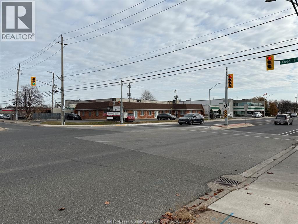 #B 2534 Dougall Avenue, Windsor, Ontario, N8X1T6, Windsor, Ontario — photo 4 of 5
