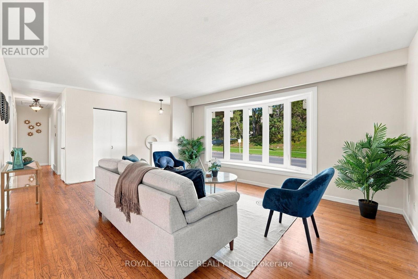 471 ROSSLAND ROAD E - 10