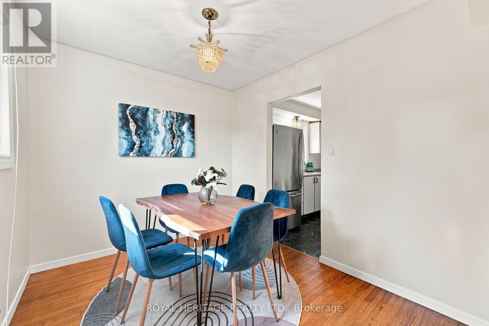 471 ROSSLAND ROAD E - 14