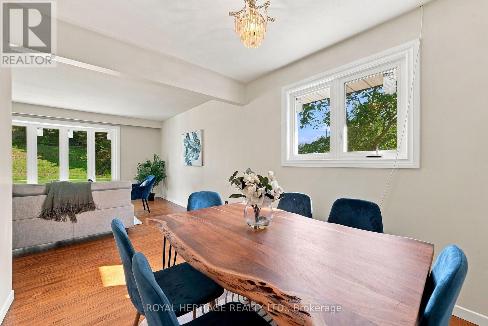 471 ROSSLAND ROAD E - 16