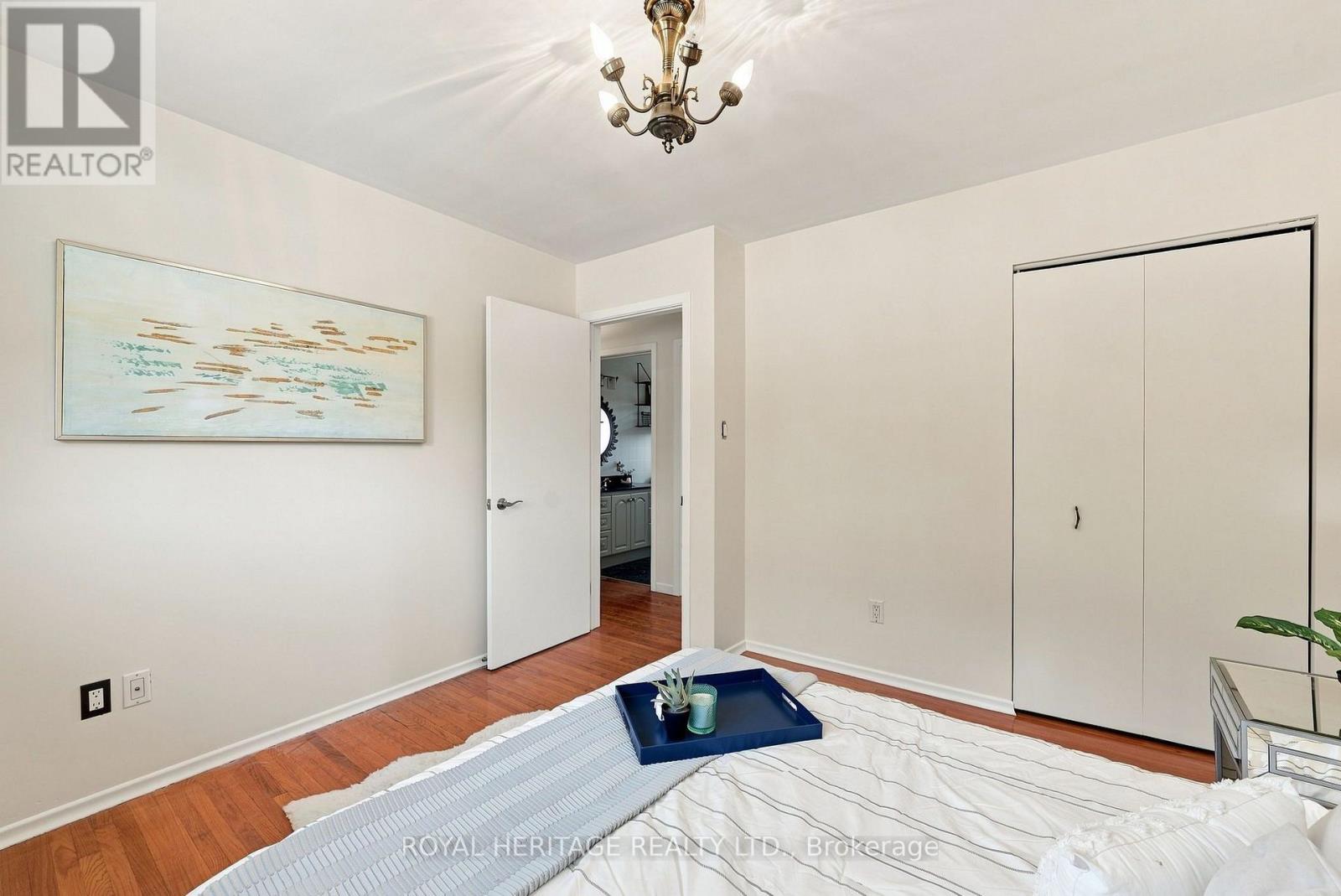 471 ROSSLAND ROAD E - 22