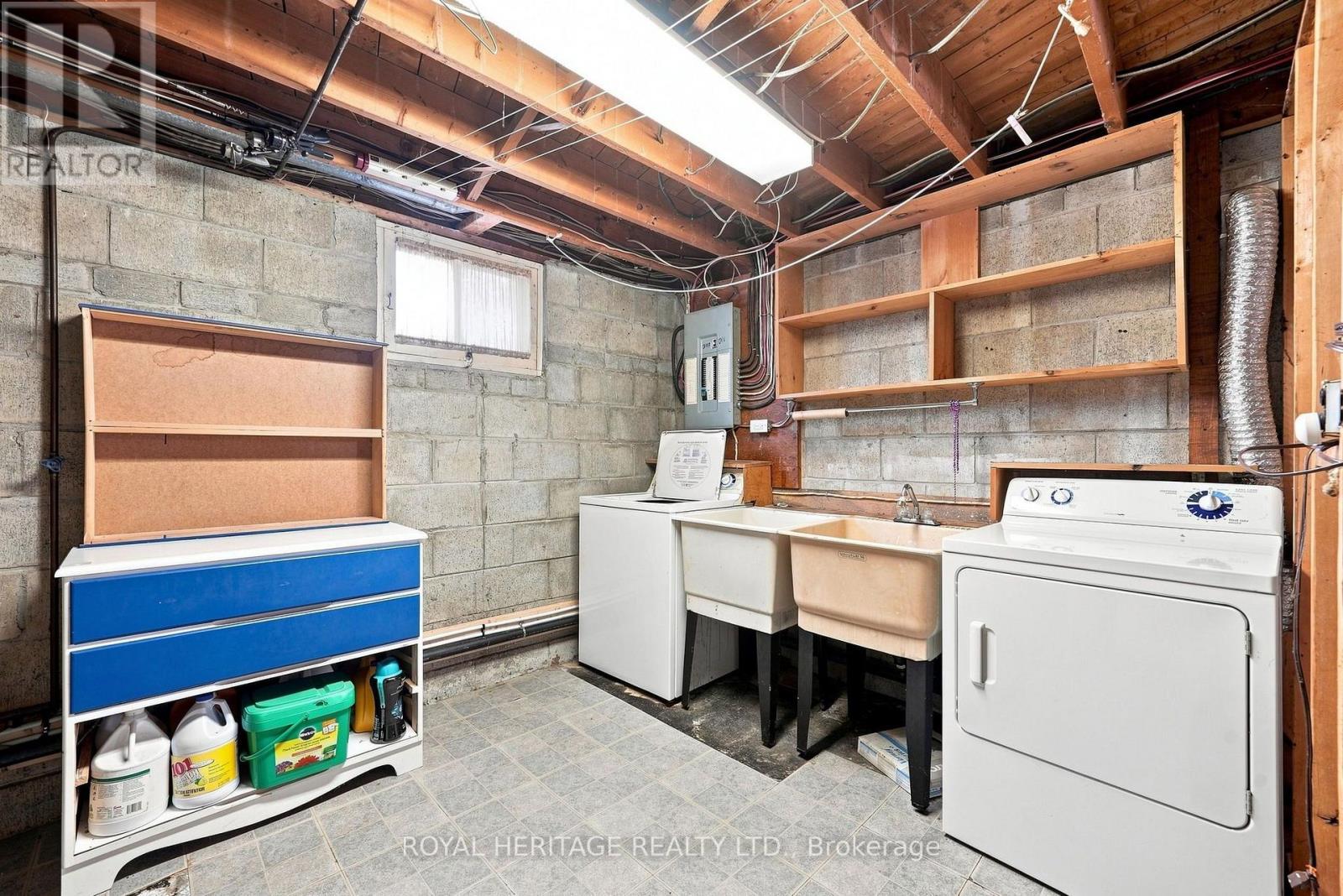 471 ROSSLAND ROAD E - 30