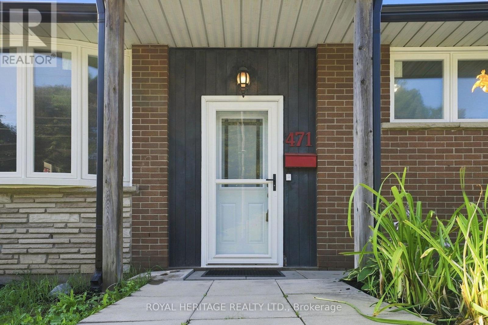 471 ROSSLAND ROAD E - 4