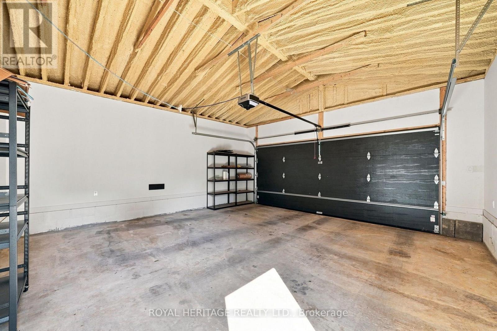 471 ROSSLAND ROAD E - 42