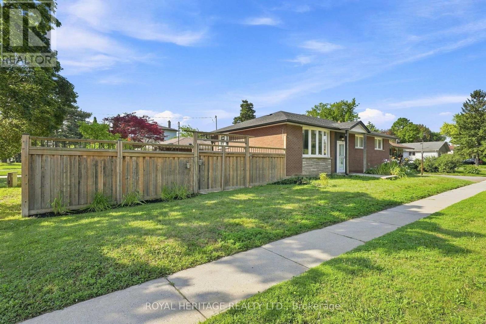 471 ROSSLAND ROAD E - 44