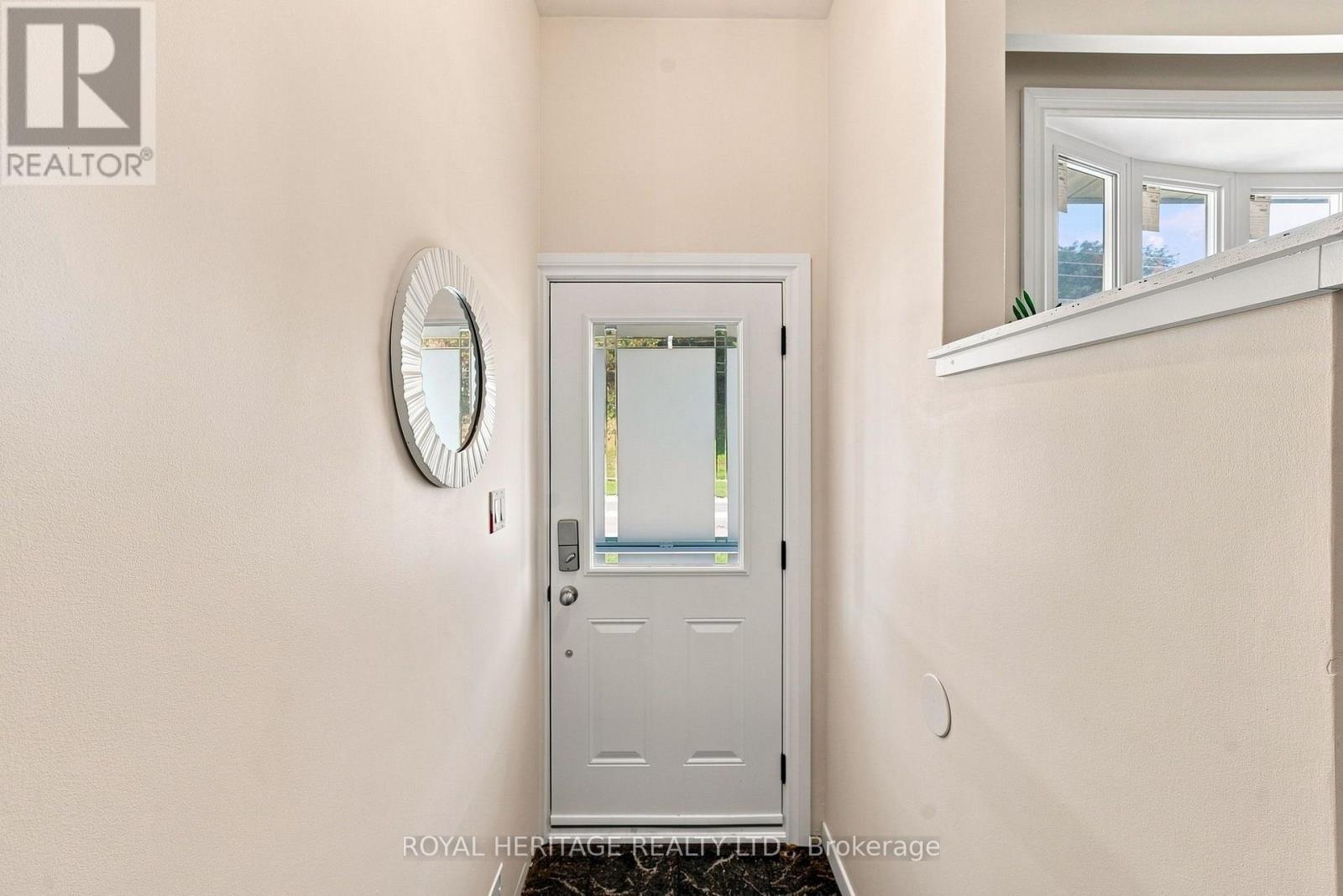 471 ROSSLAND ROAD E - 5