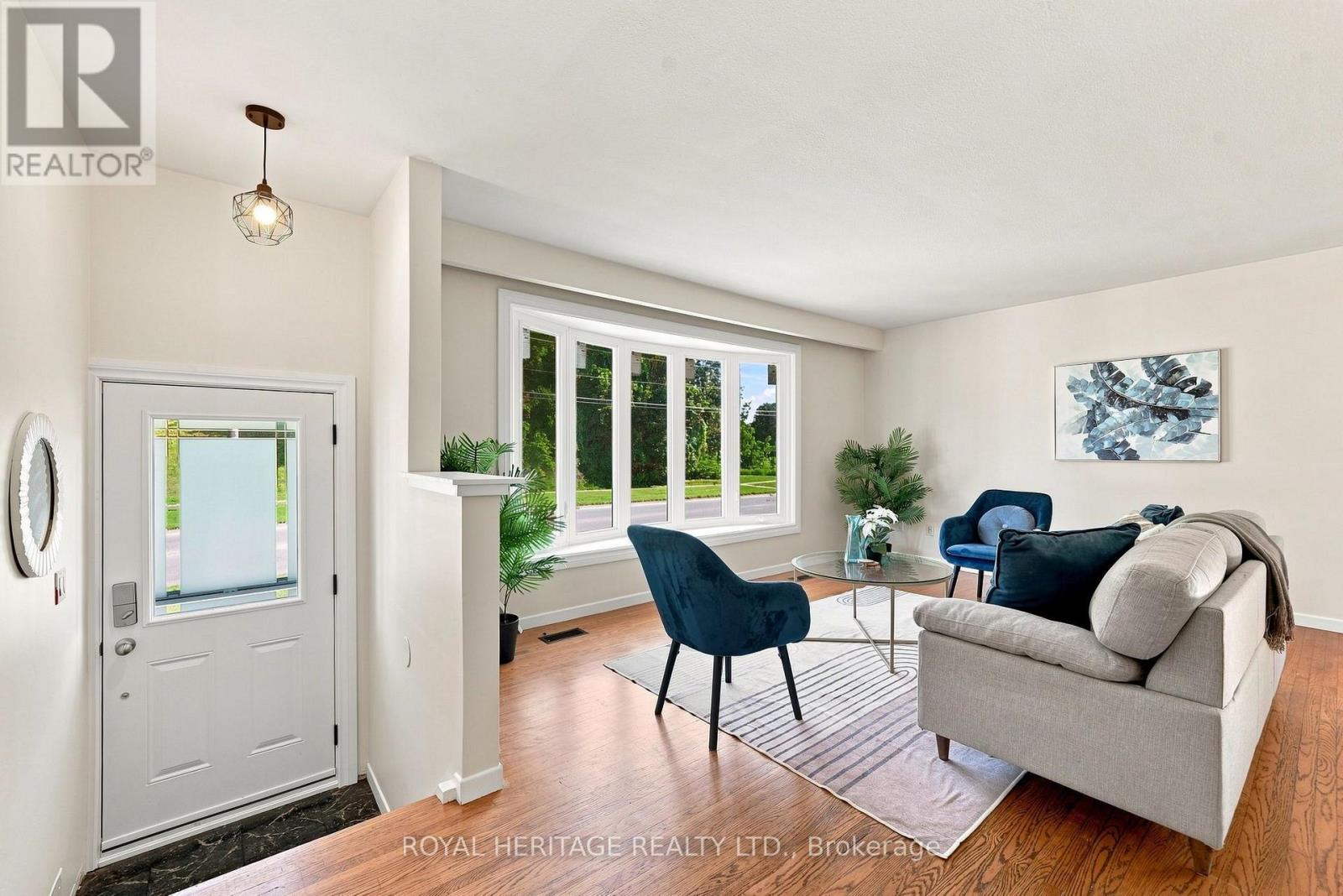 471 ROSSLAND ROAD E - 6