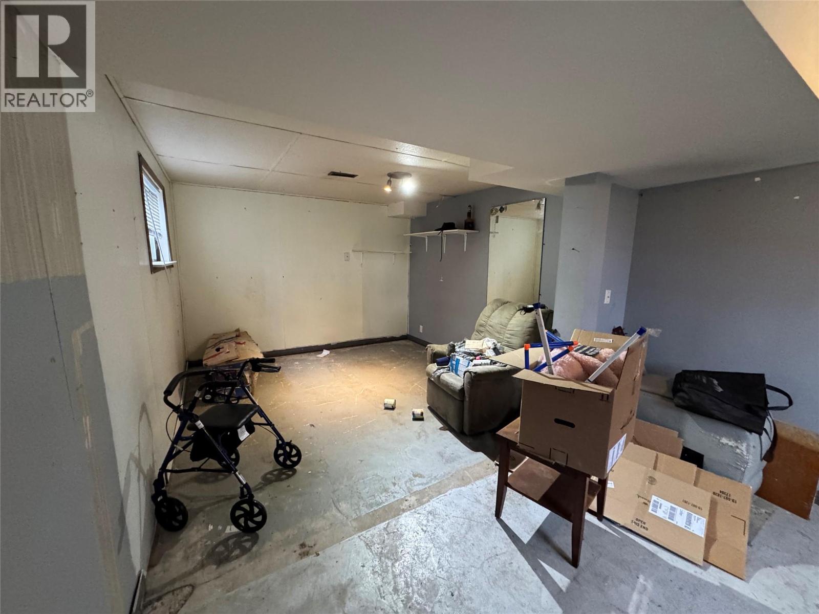 1042 Vine Street, Robson