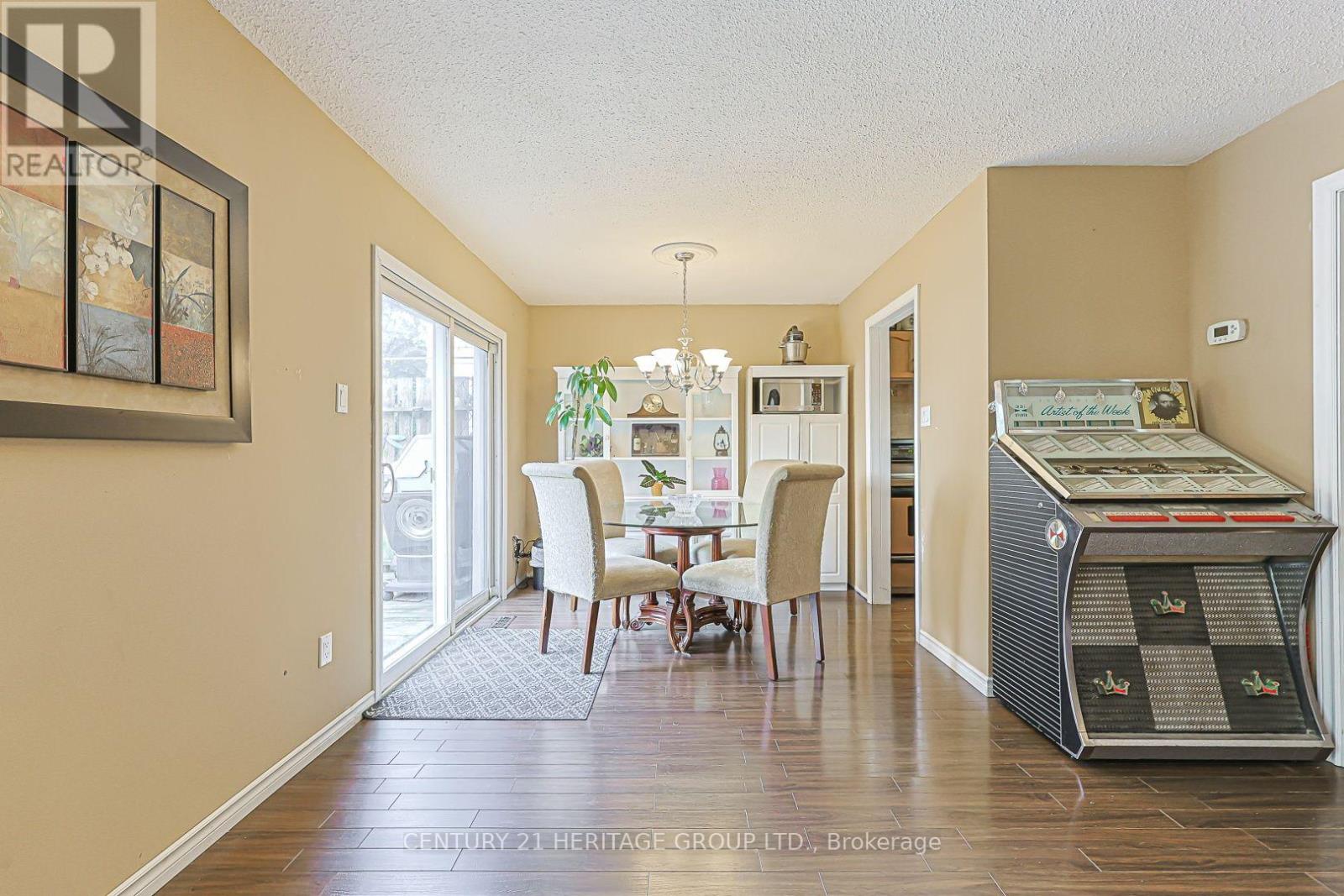 143 THOMS CRESCENT - 10