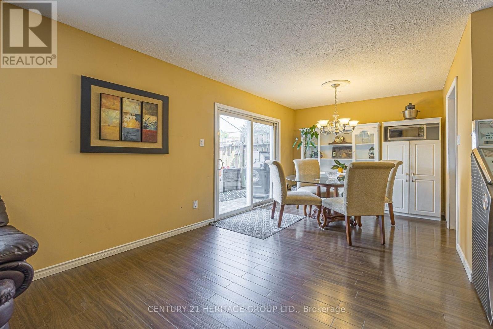 143 THOMS CRESCENT - 11