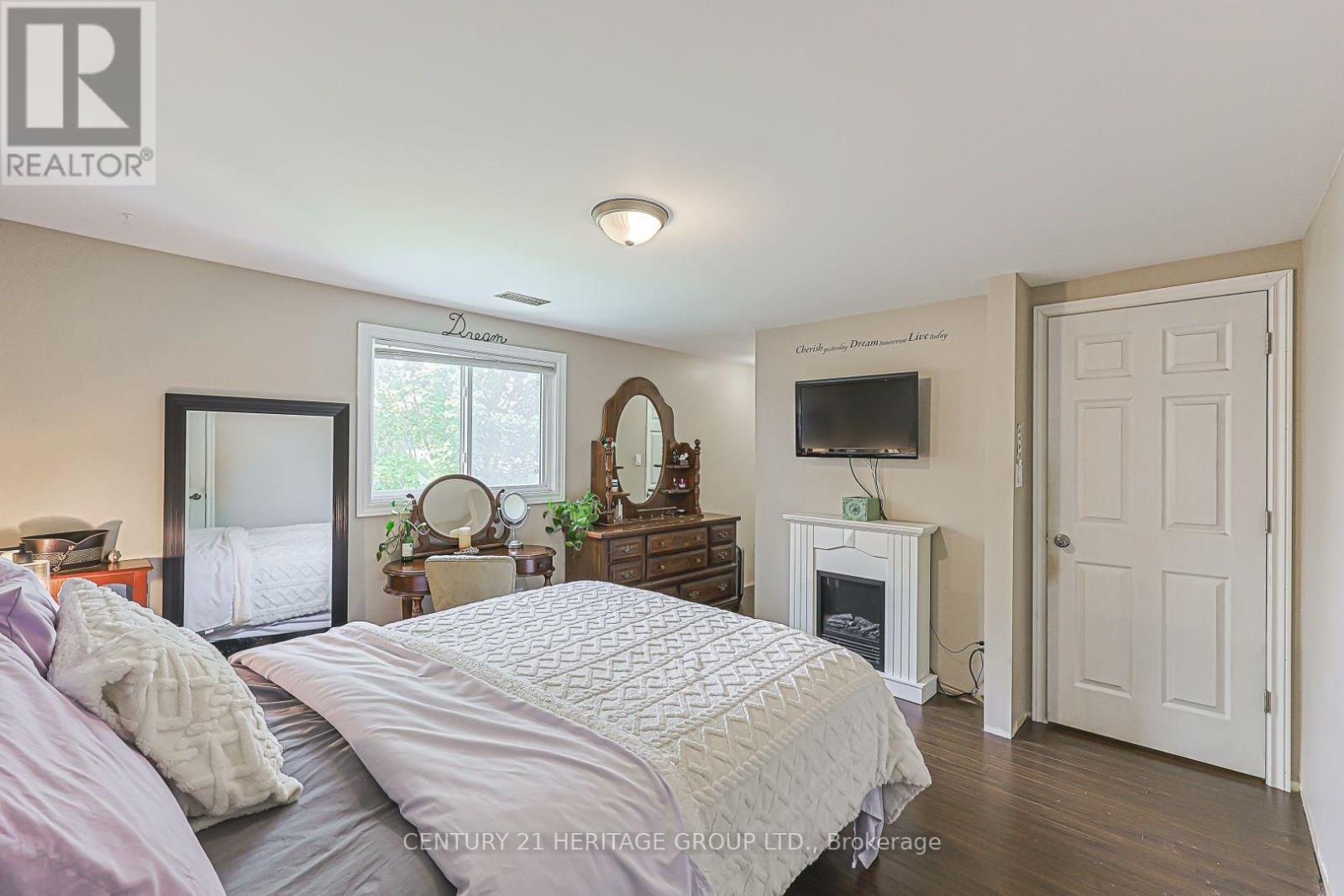 143 THOMS CRESCENT - 23