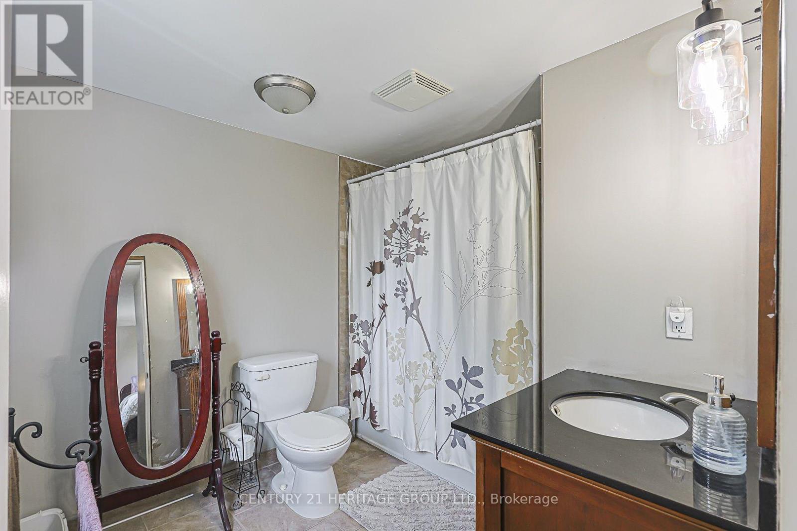 143 THOMS CRESCENT - 26