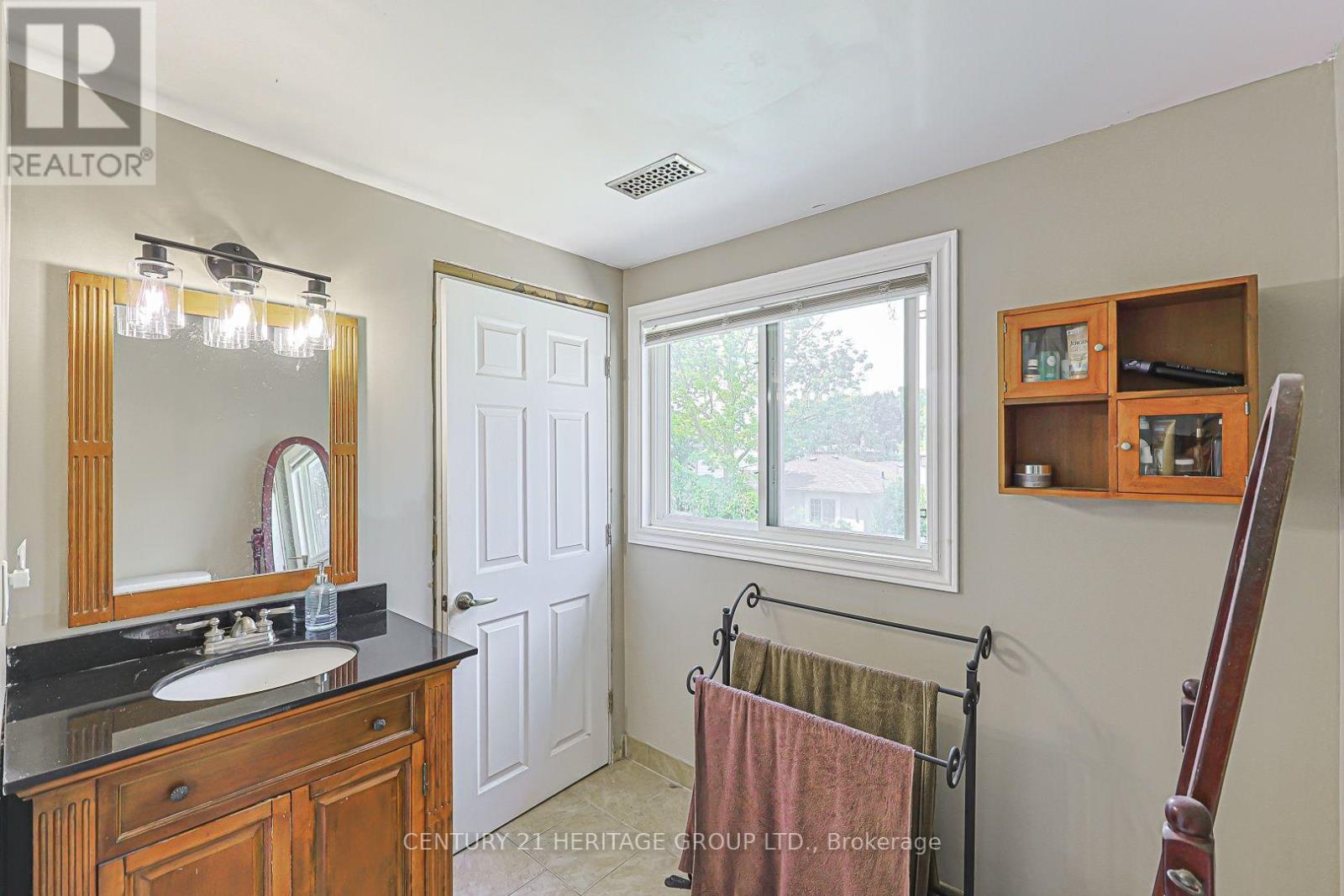 143 THOMS CRESCENT - 27