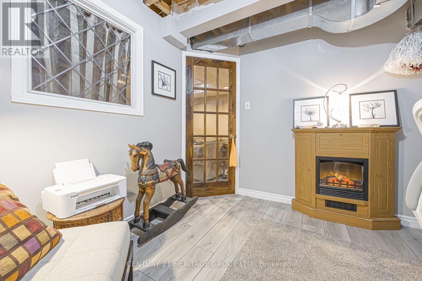143 THOMS CRESCENT - 40